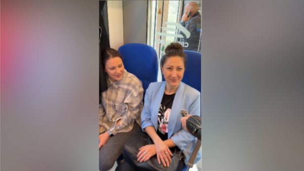 ДА ПОКАЖЕМО ДА НАС ИМА ВИШЕ Нишлије кренуле возом на свенародни скуп у Београду (ВИДЕО) ДА ПОКАЖЕМО ДА НАС ИМА ВИШЕ Нишлије кренуле возом на свенародни скуп у Београду (ВИДЕО)