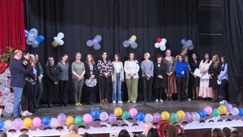 OBELEŽEN 25. ROĐENDAN DRUŠTVA UČITELJA JAGODINA: Održana svečana priredba OBELEŽEN 25. ROĐENDAN DRUŠTVA UČITELJA JAGODINA: Održana svečana priredba