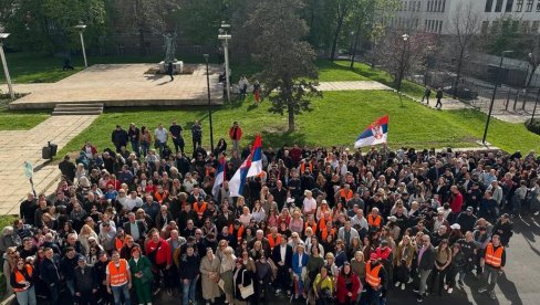 SINIŠA MALI KRENUO NA SVENARODNI SKUP: Uvek uz našeg predsednika Aleksandra Vučića i politiku koju on zastupa SINIŠA MALI KRENUO NA SVENARODNI SKUP: Uvek uz našeg predsednika Aleksandra Vučića i politiku koju on zastupa