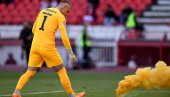 OVO NE PRILIČI ŠAMPIONU: Zvezda isprozivala kapitena Partizana nakon derbija (VIDEO) OVO NE PRILIČI ŠAMPIONU: Zvezda isprozivala kapitena Partizana nakon derbija (VIDEO)