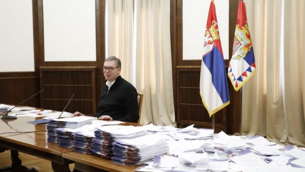 ДРЖАВА МОРА ДА ПОСТОЈИ, МОРА ДА РАДИ Вучић: Верујем да ће следеће недеље бити изабрана влада ДРЖАВА МОРА ДА ПОСТОЈИ, МОРА ДА РАДИ Вучић: Верујем да ће следеће недеље бити изабрана влада