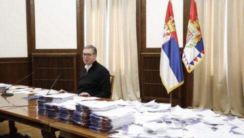 DRŽAVA MORA DA POSTOJI, MORA DA RADI Vučić: Verujem da će sledeće nedelje biti izabrana vlada DRŽAVA MORA DA POSTOJI, MORA DA RADI Vučić: Verujem da će sledeće nedelje biti izabrana vlada
