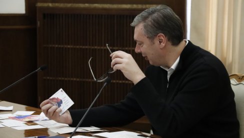 VOLIM VAS I GLEDAM VAS NA TV-u, MNOGO VOLIM SRBIJU Pogledajte šta su građani pisali predsedniku Vučiću (FOTO/VIDEO) VOLIM VAS I GLEDAM VAS NA TV-u, MNOGO VOLIM SRBIJU Pogledajte šta su građani pisali predsedniku Vučiću (FOTO/VIDEO)