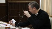 SPREMITE POKLON DA POŠALJEM! Među pismima građana, Vučić dobio i poziv za svadbu u Rumi! (VIDEO)