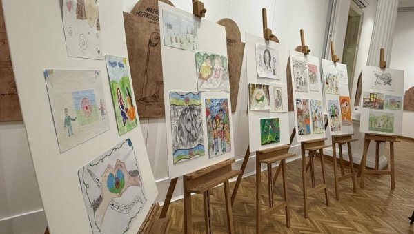 ИЗРАЗ ЗРЕЛОСТИ И ЕМПАТИЈЕ: Отворена изложба радова са ликовног конкурса „Бити Ром“ за основце ИЗРАЗ ЗРЕЛОСТИ И ЕМПАТИЈЕ: Отворена изложба радова са ликовног конкурса „Бити Ром“ за основце