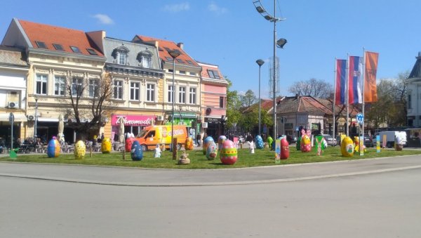 УСКРШЊИ ДЕКОР: Малишани и васпитачице украсили центар Пожаревца УСКРШЊИ ДЕКОР: Малишани и васпитачице украсили центар Пожаревца