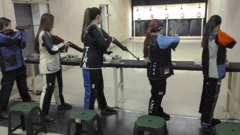 ODLIČNI REZULTATI PARAĆINSKIH STRELACA: Juniori prvi, juniorke druge (FOTO) ODLIČNI REZULTATI PARAĆINSKIH STRELACA: Juniori prvi, juniorke druge (FOTO)