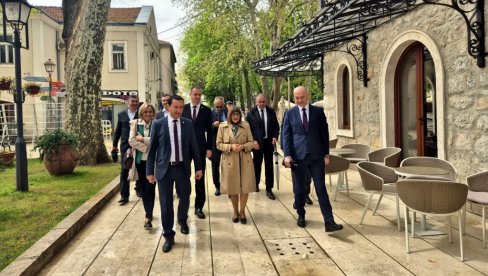 PREDSEDNICA POKRAJINSKE VLADE MAJA GOJKOVIĆ U RADNOJ POSETI TREBINJU: Istaknuta potreba saradnje na brojnim projektima PREDSEDNICA POKRAJINSKE VLADE MAJA GOJKOVIĆ U RADNOJ POSETI TREBINJU: Istaknuta potreba saradnje na brojnim projektima