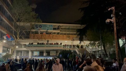 OGLASIO SE MUP: Krivične prijave za sve koji su blokirali RTS i RTV OGLASIO SE MUP: Krivične prijave za sve koji su blokirali RTS i RTV