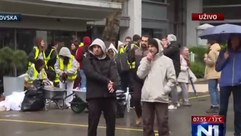 SILEDŽIJSTVO BLOKADERA SE NASTAVLJA: Hoće nasiljem da otmu državu SILEDŽIJSTVO BLOKADERA SE NASTAVLJA: Hoće nasiljem da otmu državu