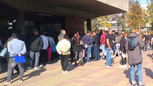 ШАНСА ЗА ПОСАО: Сутра Сајам запошљавања у Великом Градишту ШАНСА ЗА ПОСАО: Сутра Сајам запошљавања у Великом Градишту