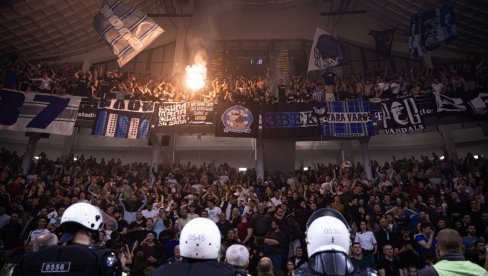 GROBARI, ZAR STE SE UPLAŠILI? Žestoka prozivka navijača Budućnosti: Svugde ga pratiš, a nama u goste nećeš da svratiš GROBARI, ZAR STE SE UPLAŠILI? Žestoka prozivka navijača Budućnosti: Svugde ga pratiš, a nama u goste nećeš da svratiš