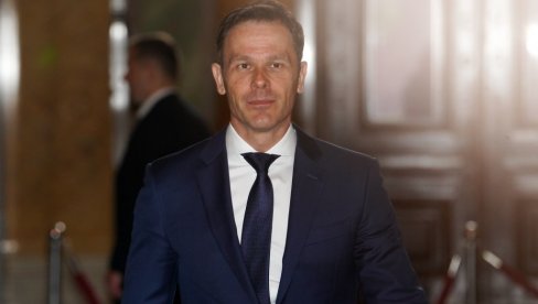 ТРЕНУТАК КАД ЈЕ ВУЧИЋУ ПОЗЛИЛИ: Мали описао како се све десило