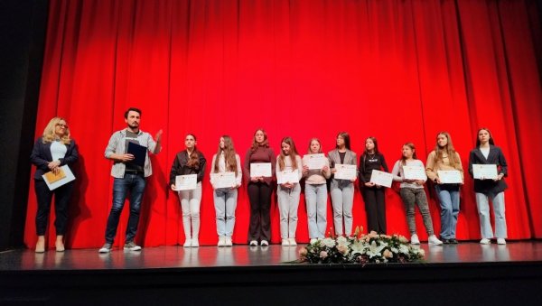 ОПШТИНСКА СМОТРА РЕЦИТАТОТА: Најбољи одлазе на окружну смотру (ФОТО) ОПШТИНСКА СМОТРА РЕЦИТАТОТА: Најбољи одлазе на окружну смотру (ФОТО)