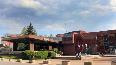 POSLODAVCI NUDE VIŠE OD 400 RADNIH MESTA: Prvi ovogodišnji Sajam zapošljavanja u Smederevu 8. maja POSLODAVCI NUDE VIŠE OD 400 RADNIH MESTA: Prvi ovogodišnji Sajam zapošljavanja u Smederevu 8. maja