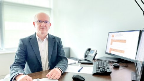 НОВА ФАЗА РЕКОНСТРУКЦИЈЕ МРЕЖЕ И ЗАМЕНЕ СТУБОВА: ЕДС обнавља још 2.400 километара електромреже НОВА ФАЗА РЕКОНСТРУКЦИЈЕ МРЕЖЕ И ЗАМЕНЕ СТУБОВА: ЕДС обнавља још 2.400 километара електромреже