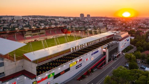 Alisa te vodi od Stadiona do Diznilenda Alisa te vodi od Stadiona do Diznilenda