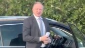 ŠTA RADIŠ, PLAĆENIČE? Pogledajte kako je narod dočekao Đilasa po izlasku iz Skupštine (VIDEO)