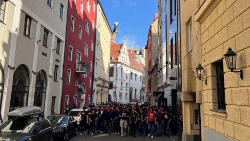 A KADA SU DELIJE VIDELE OVO U MINHENU... Istog časa, svi navijači Crvene zvezde su uradili jednu stvar (VIDEO) A KADA SU DELIJE VIDELE OVO U MINHENU... Istog časa, svi navijači Crvene zvezde su uradili jednu stvar (VIDEO)