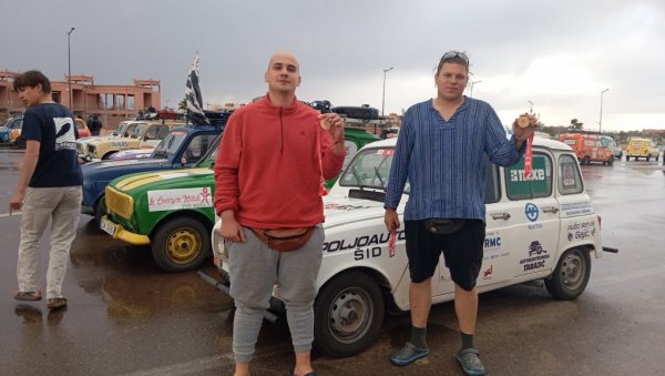 ИЗДРЖАЛИ ИСКУШЕЊА МАРОКА: Студенти Тодор Илић и Никола Цвијетић вратили се са хуманитарног релија 4L Trophi ИЗДРЖАЛИ ИСКУШЕЊА МАРОКА: Студенти Тодор Илић и Никола Цвијетић вратили се са хуманитарног релија 4L Trophi