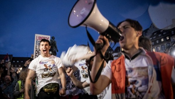 КО ЈЕ ДОЧЕКАО ЛАЖНЕ БИЦИКЛИСТЕ У СТРАЗБУРУ? Лобисти за независно Косово и промотери геноцида у Сребреници КО ЈЕ ДОЧЕКАО ЛАЖНЕ БИЦИКЛИСТЕ У СТРАЗБУРУ? Лобисти за независно Косово и промотери геноцида у Сребреници