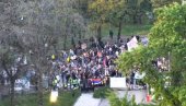 РЕПОРТЕР РТС-а: Блокадери нису дозволили да запослени на РТС-у добију храну! (ВИДЕО) РЕПОРТЕР РТС-а: Блокадери нису дозволили да запослени на РТС-у добију храну! (ВИДЕО)