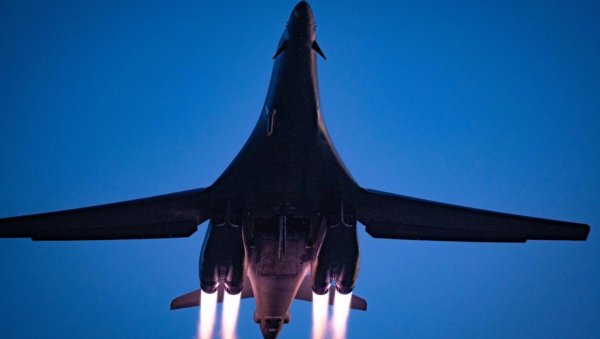 АМЕРИКА ДИГЛА БОМБАРДЕРЕ, СТИГАО ЖЕСТОК ОДГОВОР: То је отворена претња безбедности, следи одмазда? АМЕРИКА ДИГЛА БОМБАРДЕРЕ, СТИГАО ЖЕСТОК ОДГОВОР: То је отворена претња безбедности, следи одмазда?
