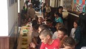 ČUVAJU TRADICIJU ŠARENOG USKRSA: Izložba u školi u Belom Blatu