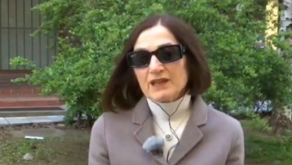 ЉИЉАНА СМАЈЛОВИЋ О БЛОКАДИ РТС-а Акције блокадера попримиле фарсичну ноту, пленуми нису надлежни за уређивање медија! (ВИДЕО) ЉИЉАНА СМАЈЛОВИЋ О БЛОКАДИ РТС-а Акције блокадера попримиле фарсичну ноту, пленуми нису надлежни за уређивање медија! (ВИДЕО)