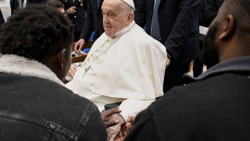 PAPA FRANJA POSETIO ZATVORENIKE NA VELIKI ČETVRTAK: Podelio im primerke Jevanđelja (FOTO) PAPA FRANJA POSETIO ZATVORENIKE NA VELIKI ČETVRTAK: Podelio im primerke Jevanđelja (FOTO)