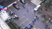 TEROR NE PRESTAJE NI NA PRAZNIK: Talačka kriza se nastavlja - Blokaderi ispred RTS-a i na Veliki petak TEROR NE PRESTAJE NI NA PRAZNIK: Talačka kriza se nastavlja - Blokaderi ispred RTS-a i na Veliki petak