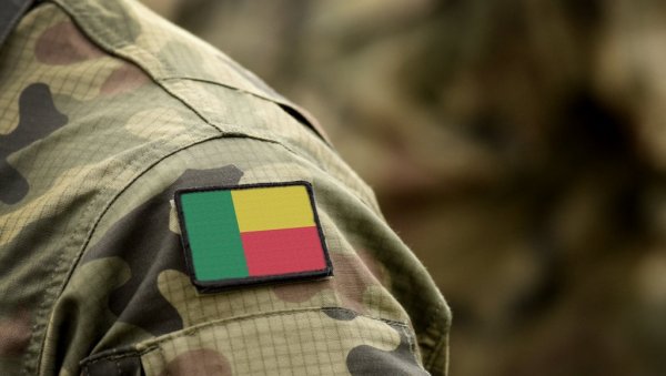 УБИЈЕНО 70 ВОЈНИКА У БЕНИНУ: Огласила се група ЈНИМ, присталица Ал Каиде УБИЈЕНО 70 ВОЈНИКА У БЕНИНУ: Огласила се група ЈНИМ, присталица Ал Каиде
