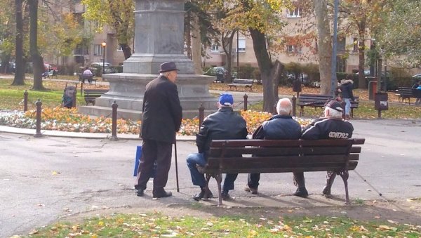 ПОМОЋ СТАРИЈИМА: За осам пројеката град Пожаревац обезбедио два милиона динара ПОМОЋ СТАРИЈИМА: За осам пројеката град Пожаревац обезбедио два милиона динара