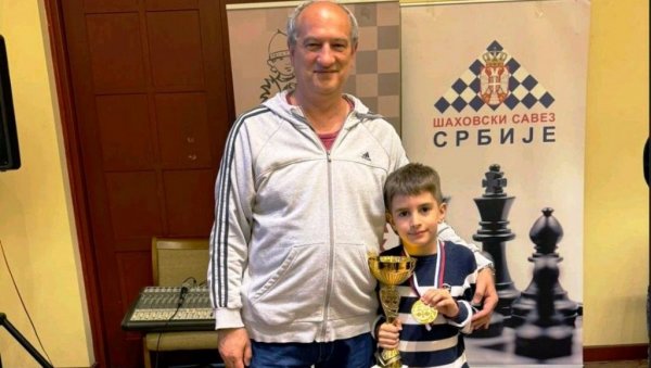 ПАРАЋИН ДОБИО ДРЖАВНОГ ШАХОВСКОГ ПРВАКА: Јакша Марјановић (8) најбољи међу најмлађима ПАРАЋИН ДОБИО ДРЖАВНОГ ШАХОВСКОГ ПРВАКА: Јакша Марјановић (8) најбољи међу најмлађима