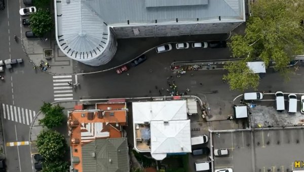 РТС ПОД ОПСАДОМ ВЕЋ 13. ДАН: Осули се због кише и лошег времена, а оно што се збило у четвртак ујутру је без преседана РТС ПОД ОПСАДОМ ВЕЋ 13. ДАН: Осули се због кише и лошег времена, а оно што се збило у четвртак ујутру је без преседана
