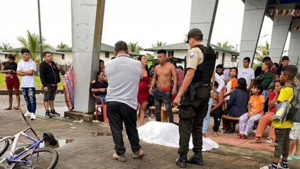 РУЉА ИЗВУКЛА БРИТАНЦА ИЗ СТАНИЦЕ И ЗАПАЛИЛА ГА: Полиција није реаговала из страха за сопствену безбедност РУЉА ИЗВУКЛА БРИТАНЦА ИЗ СТАНИЦЕ И ЗАПАЛИЛА ГА: Полиција није реаговала из страха за сопствену безбедност