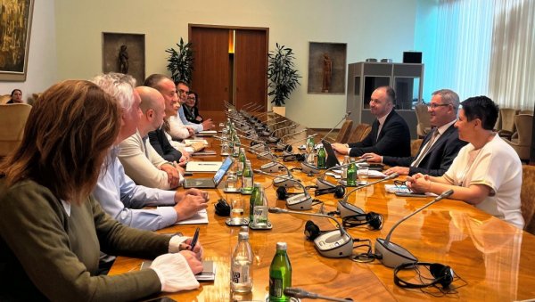 НЕМА ОПРАВДАЊА ЗА КАШЊЕЊЕ СУБВЕНЦИЈА: Министар пољопривреде упутио оштре критике на рачун управе за аграрна плаћања НЕМА ОПРАВДАЊА ЗА КАШЊЕЊЕ СУБВЕНЦИЈА: Министар пољопривреде упутио оштре критике на рачун управе за аграрна плаћања