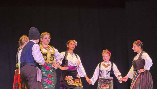ВЕЧЕ ФОЛКЛОРА: Одржан сусрет фолклорних ансамбала Деспотовца (ФОТО) ВЕЧЕ ФОЛКЛОРА: Одржан сусрет фолклорних ансамбала Деспотовца (ФОТО)
