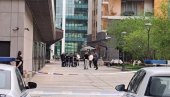 ЕВО У КАКВОМ ЈЕ СТАЊУ МУШКАРАЦ НА КОГ ЈЕ ПУЦАО ДОСТАВЉАЧ ХРАНЕ Имао један лични захтев ЕВО У КАКВОМ ЈЕ СТАЊУ МУШКАРАЦ НА КОГ ЈЕ ПУЦАО ДОСТАВЉАЧ ХРАНЕ Имао један лични захтев