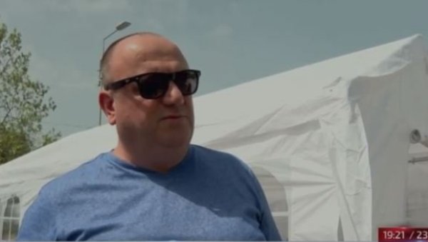ПОГЛЕДАЈТЕ: Овако је поштени грађанин поставио на место новинара Н1 (ВИДЕО) ПОГЛЕДАЈТЕ: Овако је поштени грађанин поставио на место новинара Н1 (ВИДЕО)