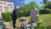 BRATINA POLOŽIO VENAC NA SPOMENIK UBIJENIM RADNICIMA RTS: Zbog blokadera RTS prvi put nije emitovao pomen stradalima