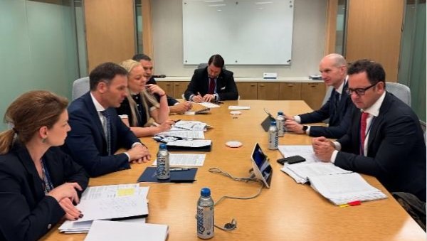 МАЛИ У РАДНОЈ ПОСЕТИ ВАШИНГТОНУ: Састао се са представницима рејтинг агенције “Standard & Poor’s” МАЛИ У РАДНОЈ ПОСЕТИ ВАШИНГТОНУ: Састао се са представницима рејтинг агенције “Standard & Poor’s”