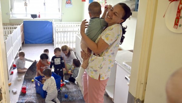 БРЖЕ НАПУНЕ 18, НЕГО ШТО ДОБИЈУ УСВОЈИТЕЉЕ: У Звечанској смештено 400 незбринуте деце, већини Центар једини дом (ФОТО) БРЖЕ НАПУНЕ 18, НЕГО ШТО ДОБИЈУ УСВОЈИТЕЉЕ: У Звечанској смештено 400 незбринуте деце, већини Центар једини дом (ФОТО)