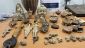 НА КРИТУ УХАПШЕНО ШЕСТ ОСОБА: Кријумчарили већи број антиквитета