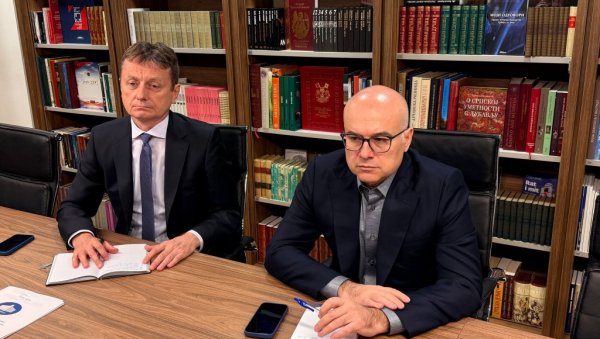 РАЗМАТРАНА СВЕОБУХВАТНА САРАДЊА ДВЕ ПАРТИЈЕ: Вучевић и Глишић се састали са делегацијом СПС-а РАЗМАТРАНА СВЕОБУХВАТНА САРАДЊА ДВЕ ПАРТИЈЕ: Вучевић и Глишић се састали са делегацијом СПС-а
