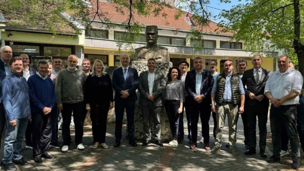 ПРОМОВИШУ ДОМАЋЕ ПРОИЗВОДЕ: “Степини дани ракије” могли би, уз помоћ покрајине и локалне самоупораве, да постану светски бренд ПРОМОВИШУ ДОМАЋЕ ПРОИЗВОДЕ: “Степини дани ракије” могли би, уз помоћ покрајине и локалне самоупораве, да постану светски бренд