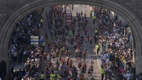 ISTORIJA JE ISPISANA! Oboren svetski rekord u maratonu ISTORIJA JE ISPISANA! Oboren svetski rekord u maratonu