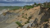 ŽIVOT IZNAD PROVALIJE: Nevolje meštana ugljevičkih sela ispod Majevice zbog širenja kopova uglja ŽIVOT IZNAD PROVALIJE: Nevolje meštana ugljevičkih sela ispod Majevice zbog širenja kopova uglja