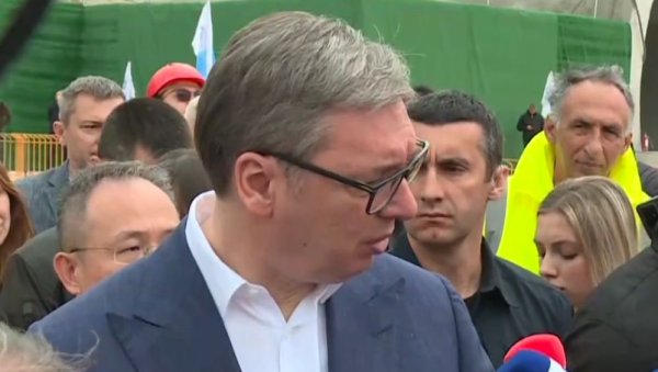 НАТЕРАЛИ СУ ИХ ДА СКЛОНЕ ОНО ШТО ЈЕ БИЛО ИСПИСАНО НА ЋИРИЛИЧКОМ ПИСМУ, ПОНИЖАВАЛИ ИХ Вучић о дочеку блокадера у Хрватској НАТЕРАЛИ СУ ИХ ДА СКЛОНЕ ОНО ШТО ЈЕ БИЛО ИСПИСАНО НА ЋИРИЛИЧКОМ ПИСМУ, ПОНИЖАВАЛИ ИХ Вучић о дочеку блокадера у Хрватској