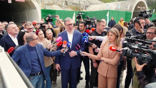 ВУЧИЋ У ЈЕДНОЈ РЕЧЕНИЦИ БРУТАЛНО РАЗОБЛИЧИО ЛИЦЕМЕРЈЕ СТУДЕНАТА-БЛОКАДЕРА: Не верујем да су толико превртљиви... (ВИДЕО) ВУЧИЋ У ЈЕДНОЈ РЕЧЕНИЦИ БРУТАЛНО РАЗОБЛИЧИО ЛИЦЕМЕРЈЕ СТУДЕНАТА-БЛОКАДЕРА: Не верујем да су толико превртљиви... (ВИДЕО)